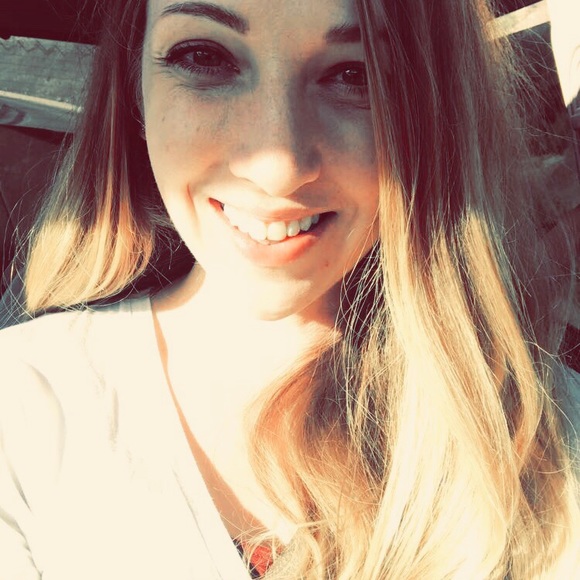 Meet your Posher, Hannah - Picture 1 of 1